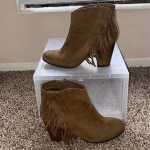 Qupid Suede Tassel Booties Women's Size 8.5